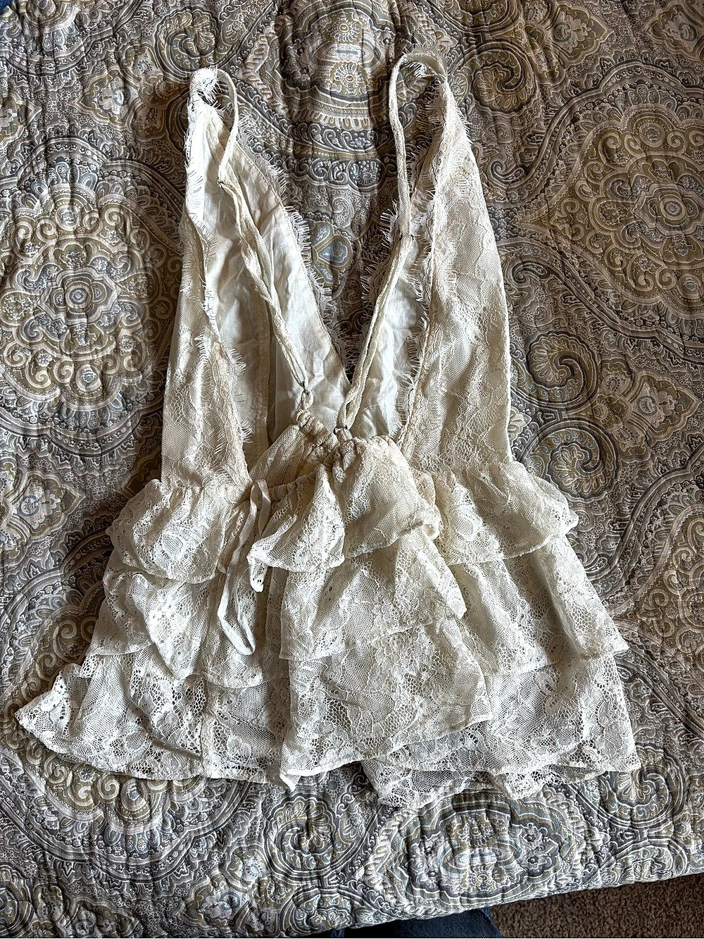 Urban outfitters Lace Ruffle Tank in White Size Medium NWT